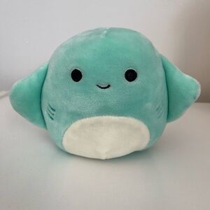 Squishmallows Maggie the Stingray Capsule